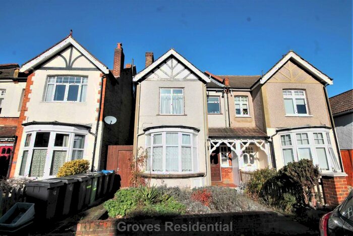 1 Bedroom Flat To Rent In Lime Grove, New Malden, KT3
