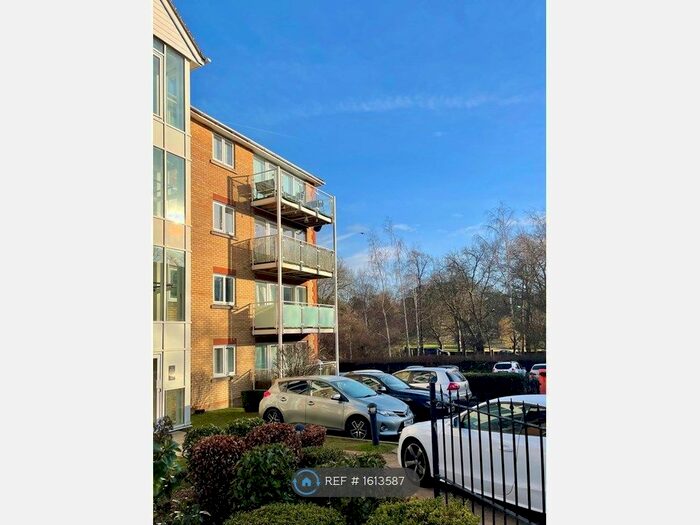 2 Bedroom Flat To Rent In Foxglove Way, Luton, LU3