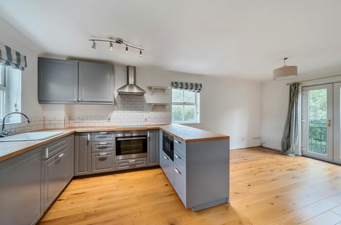 2 Bedroom Flat To Rent In Grenard Close, London, SE15