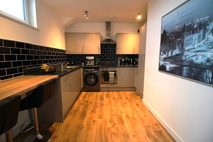 2 Bedroom Flat To Rent In Flat, Zurich House, MK40