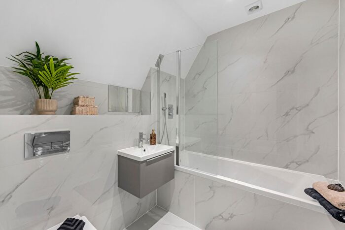 2 Bedroom Detached House For Sale In Barley Mow Lane, St.Albans, AL4