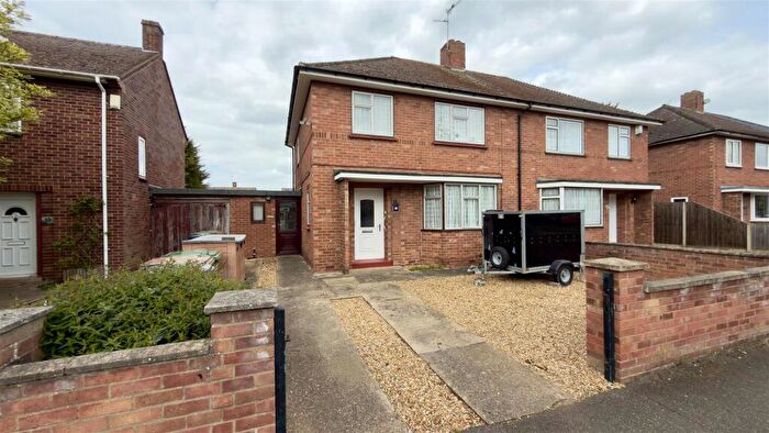 3 Bedroom Semi Detached House For Sale In Chestnut Avenue, Peterborough, PE1