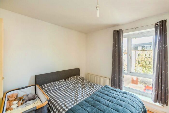 1 Bedroom Flat For Sale In High Street, Rochester, ME1