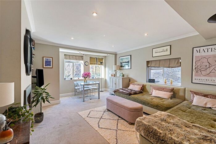 2 Bedroom Flat To Rent In Wandsworth Bridge Road, Fulham, London, SW6