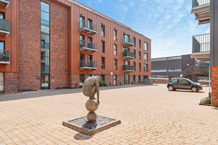 2 Bedroom Flat For Sale In Robinson Way, Chester, Cheshire, CH1