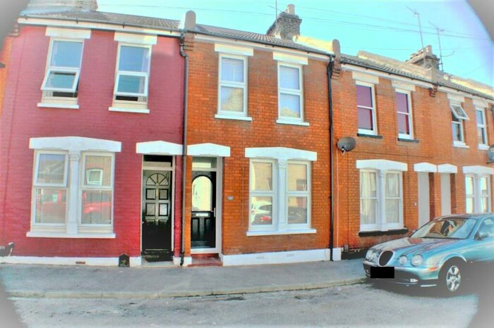 2 Bedroom Terraced House To Rent In Church Street, Rochester, ME1