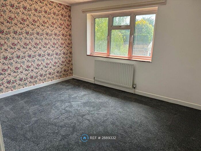 1 Bedroom Flat To Rent In Highway Road, Maidenhead, SL6