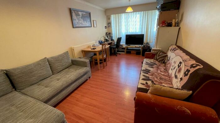 2 Bedroom Flat To Rent In Janet Court, Wood Green, N22