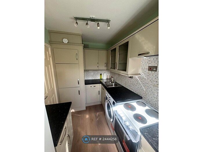 2 Bedroom Flat To Rent In Cloverley, Sale, M33