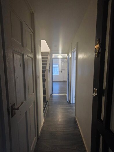 4 Bedroom Terraced House For Sale In Bassett Croft, Birmingham, B10