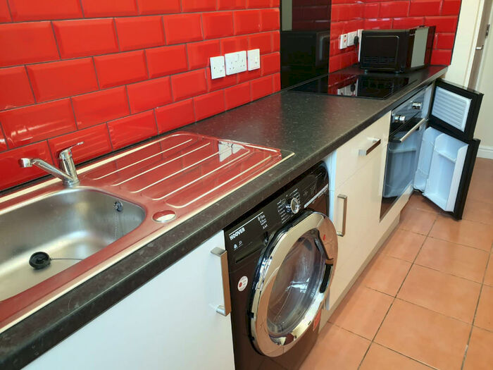 1 Bedroom Flat To Rent In Cross Road, Leicester, Leicestershire, LE2