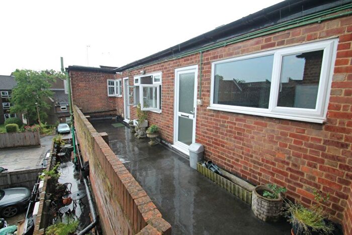 2 Bedroom Flat To Rent In Slyvan Road, Snaresbrook, E11