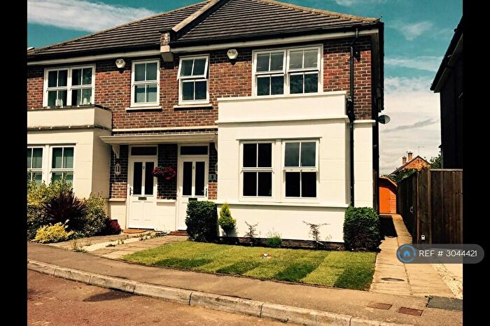3 Bedroom Semi-Detached House To Rent In The Breezes, Maidenhead, SL6