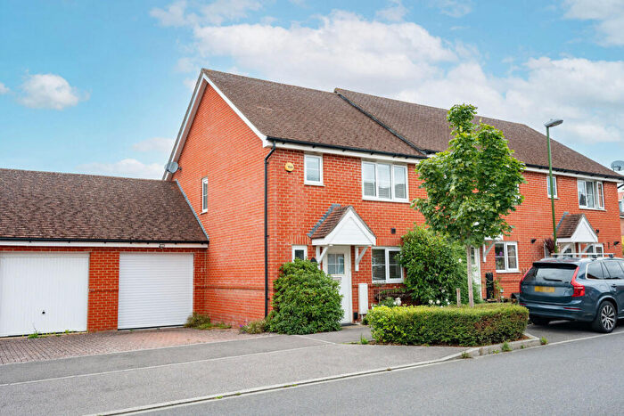 3 Bedroom End Of Terrace House For Sale In Pelling Way, Horsham, RH12
