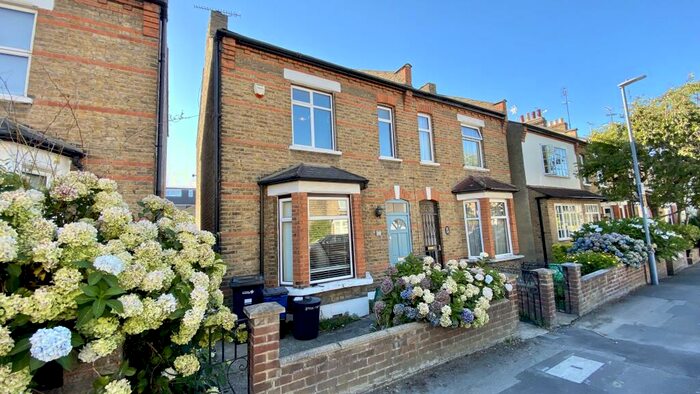 2 Bedroom House To Rent In Halstead Road, Wanstead, E11