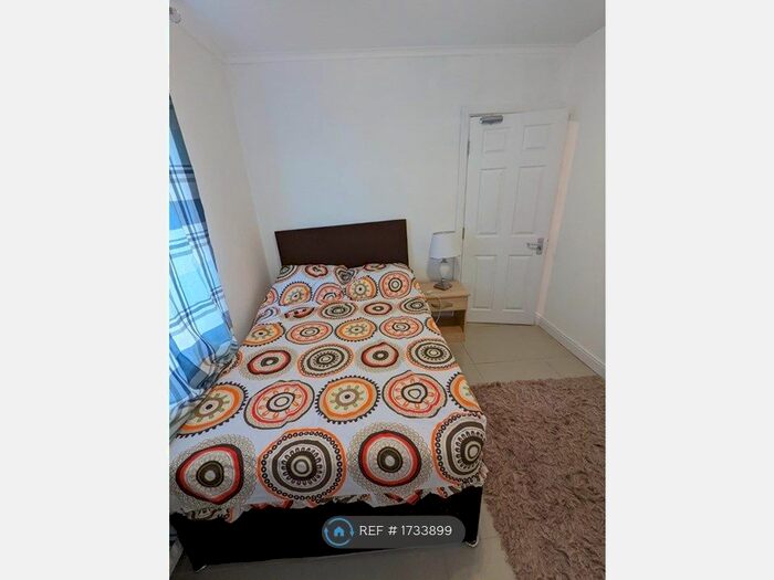 4 Bedroom Semi-Detached House To Rent In Stamfordham Drive, Liverpool, L19