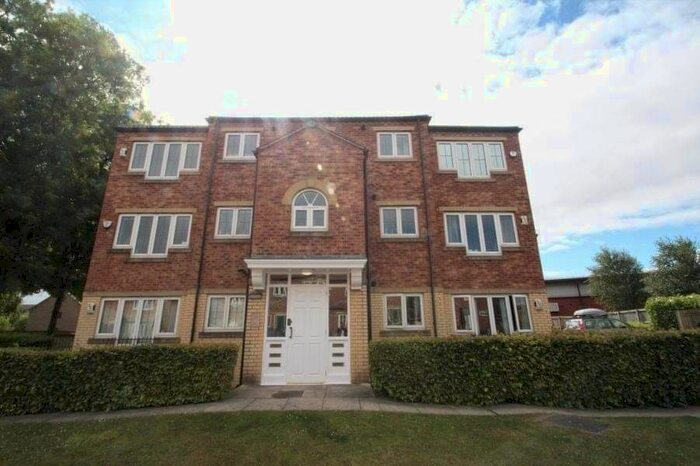 2 Bedroom Flat To Rent In Windsor Court, Bramley, Leeds, LS13