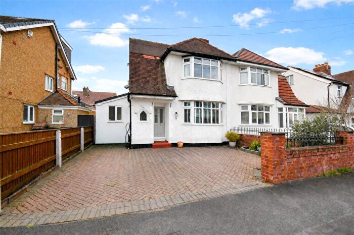 3 Bedroom Semi Detached House For Sale In Leighton Avenue, Meols, Wirral, CH47