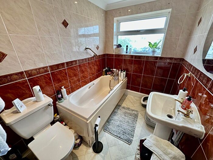 2 Bedroom Detached Bungalow For Sale In Mallard Avenue, Barnby Dun, Doncaster, DN3