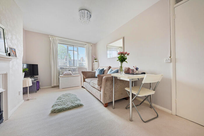 1 Bedroom Flat To Rent In Dovey Lodge, Bewdley Street, N1