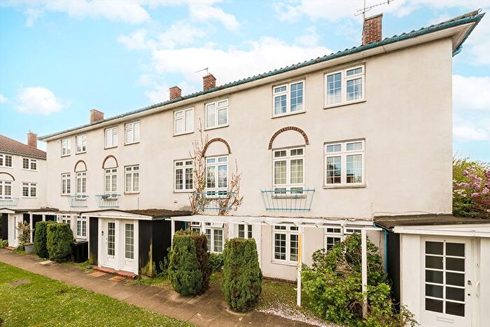 2 Bedroom Flat For Sale In Ewell Road, Surbiton, KT6