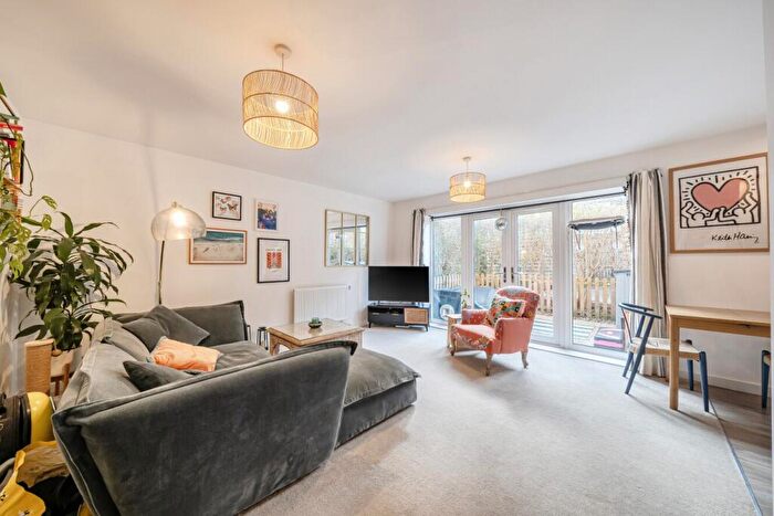 1 Bedroom Flat For Sale In Balham New Road, Balham, London, SW12