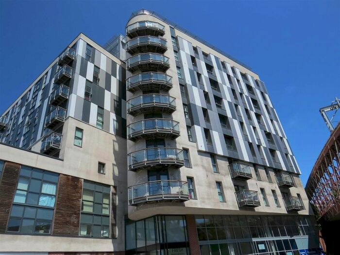 2 Bedroom Flat To Rent In Chapel Street, Salford, M3