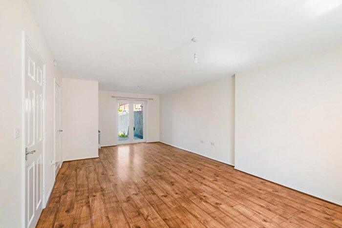 4 Bedroom Semi-Detached House To Rent In Exley Square, Lincoln, Lincoln, LN2