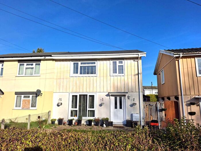 3 Bedroom Semi Detached House For Sale In Northern Road, Swindon, Wiltshire, SN2