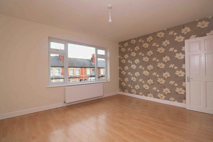 2 Bedroom Flat To Rent In Prince Of Wales, Reading, RG30