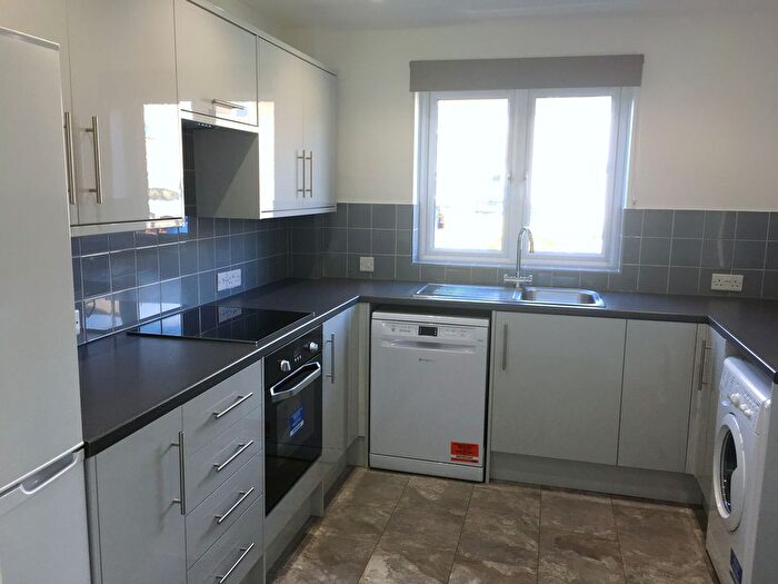 3 Bedroom Semi-Detached House To Rent In Ploughly Close, Kidlington, OX5