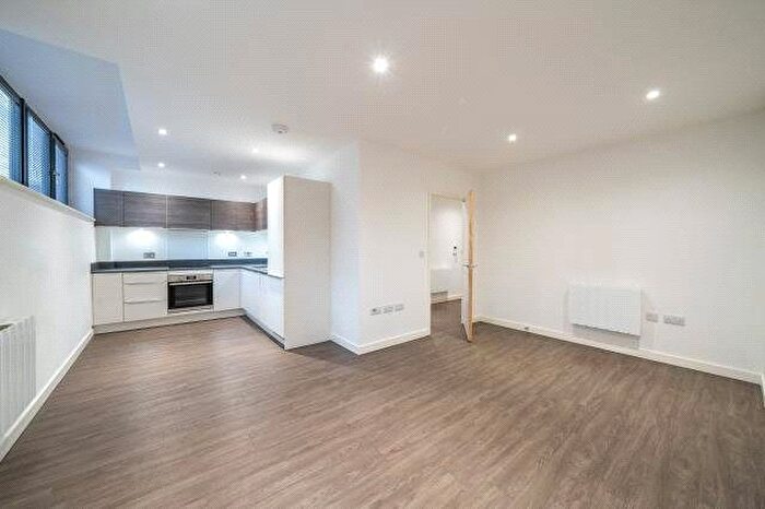 1 Bedroom Flat To Rent In High Road, London, N20