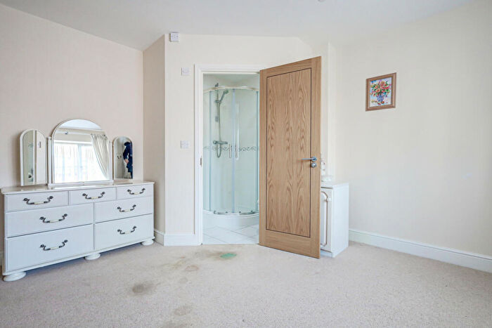 3 Bedroom Detached Bungalow For Sale In Hylands Grove, Leigh-on-sea, SS9