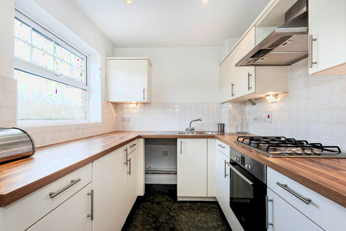 2 Bedroom Flat To Rent In Waleron Road, Fleet, Hampshire, GU51