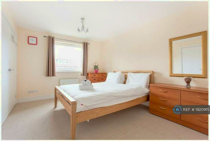 3 Bedroom Flat To Rent In Appin Place, Edinburgh, EH14