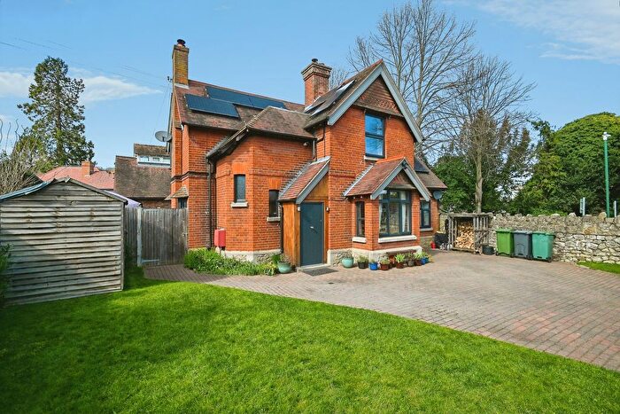 4 Bedroom Detached House For Sale In Queens Road, Maidstone, Kent, ME16