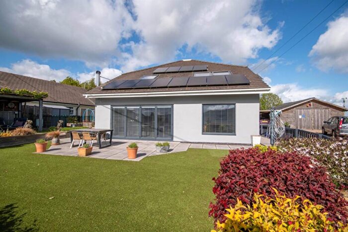 3 Bedroom Detached House For Sale In Valley View, Cefn Mawr, LL14