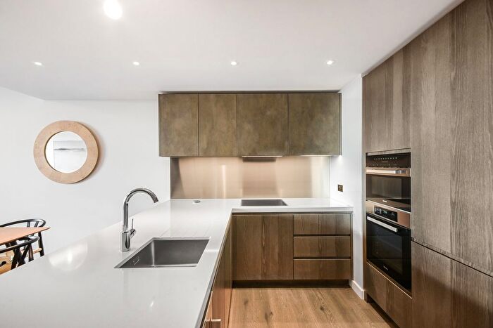 2 Bedroom Flat To Rent In Carnation Way, London, SW8