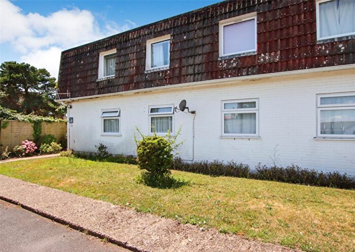 2 Bedroom Apartment For Sale In Lower Buckland Road, Lymington, Hampshire, SO41