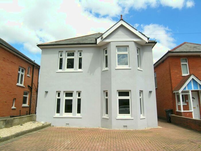 6 Bedroom House To Rent In Bedroom Detached House In Winton, BH9