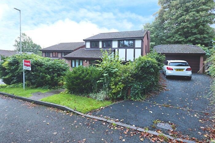 4 Bedroom Detached House For Sale In Claremont Way, Halesowen, B63