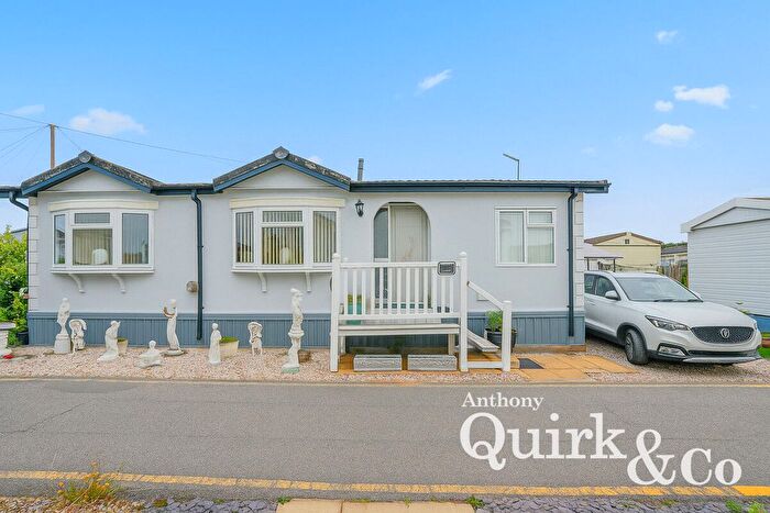 2 Bedroom Mobile/park Home For Sale In Lower Dunton Road, Brentwood, CM13