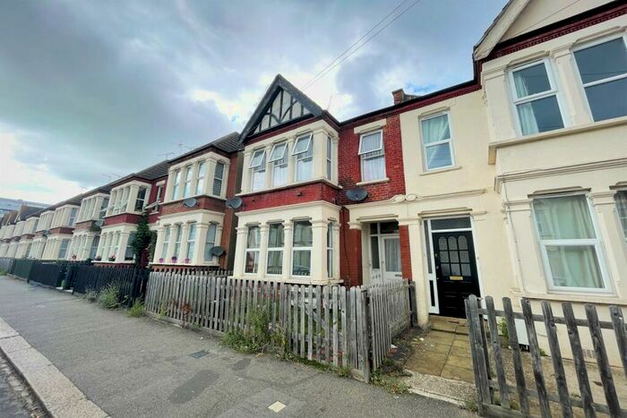 2 Bedroom Flat To Rent In Whitegate Road, SS1