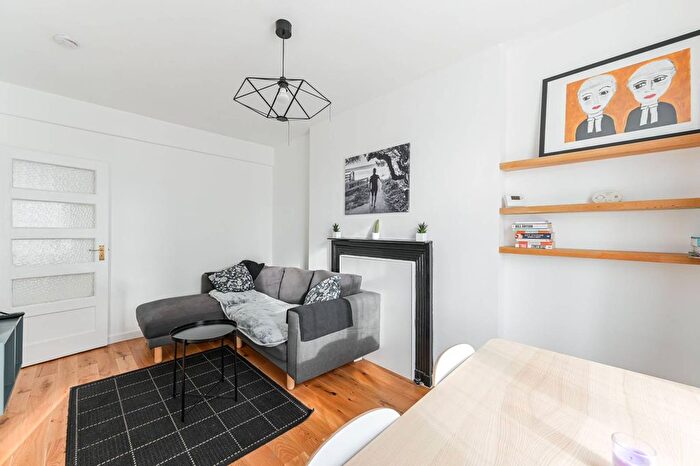 1 Bedroom Flat To Rent In Brixton Hill, Brixton, London, SW2