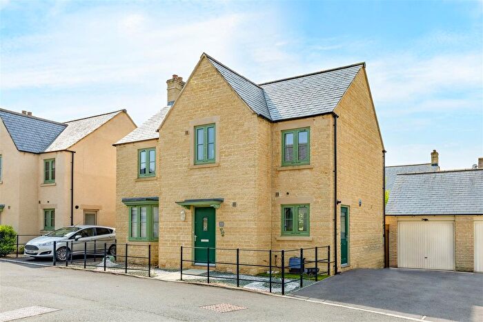 4 Bedroom Detached House For Sale In Clappen Close, Cirencester, GL7