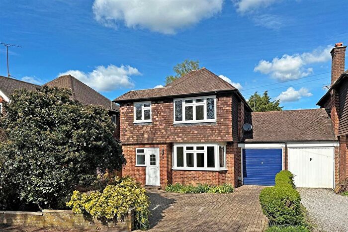 3 Bedroom Link Detached House For Sale In Hillford Place, Redhill, RH1
