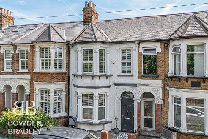 3 Bedroom Terraced House For Sale In Chigwell Road, Woodford Green, IG8