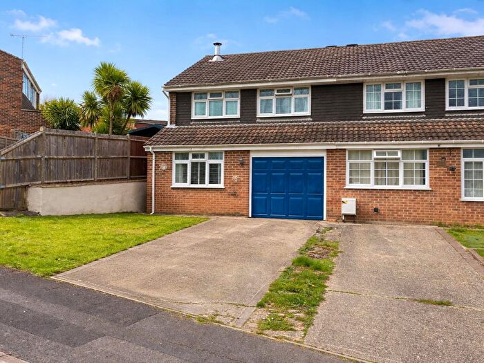 4 Bedroom Semi Detached House For Sale In Luke Road, Aldershot, GU11