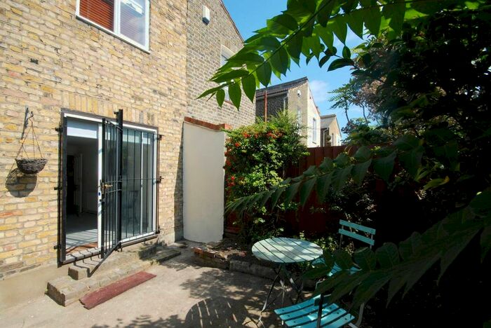 3 Bedroom Property To Rent In Ropery Street, Bow, London, E3