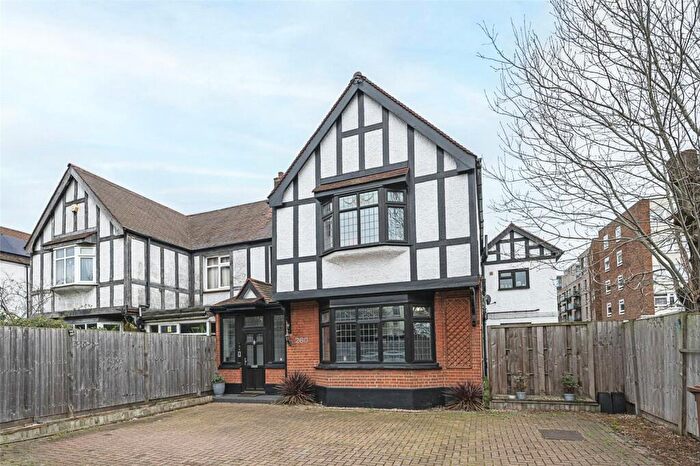 2 Bedroom Flat To Rent In Green Lanes, London, N4